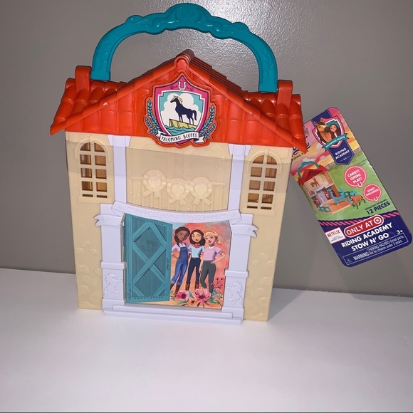 Dreamworks Other - Spirit Riding Free Stow 'n Go Barn Playset